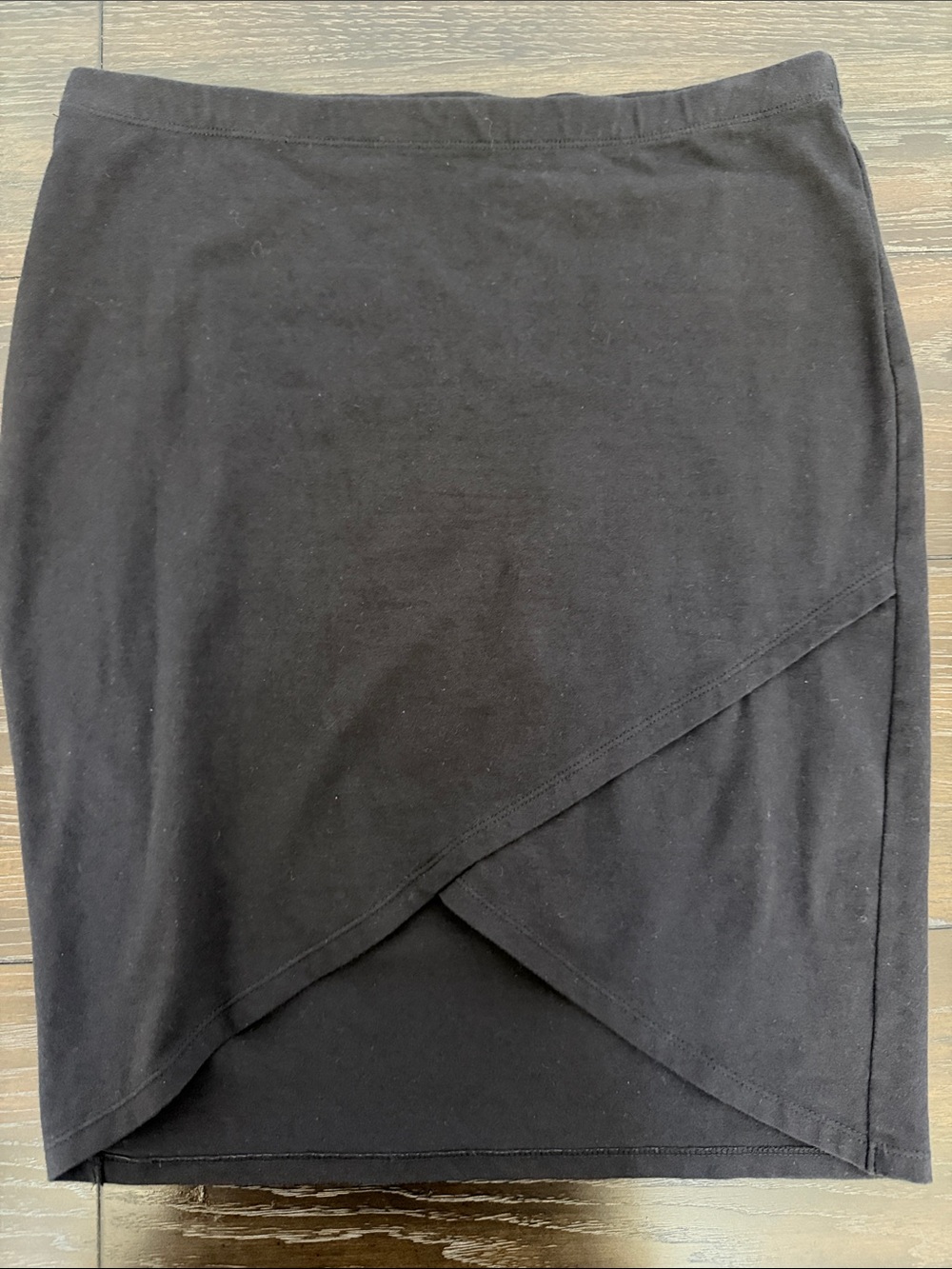 Black elastic waist skirt large beautiful front slit opening Decree